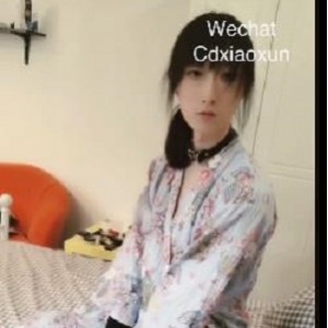 小薰TS自拍视频：CD系列户外人前W妖妖互玩阿姨公园商场洗手间